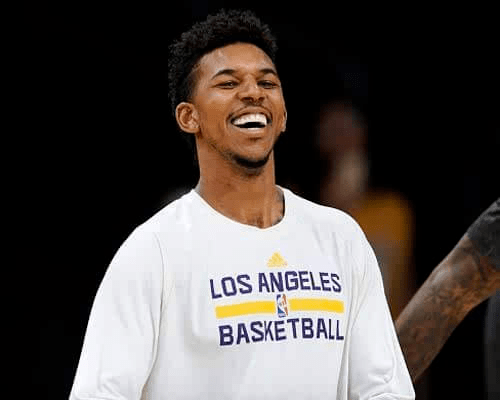 欧文连续突破得分，状态火热（欧文连续冲击篮筐得手，手感滚烫）