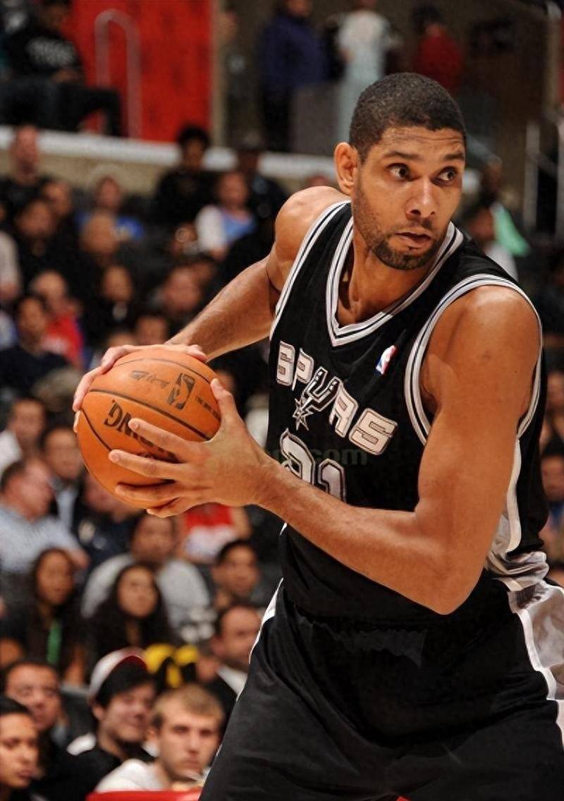 曼联冬窗买中场新增一人选，价格3000万！刚完成43米小贝式吊射（曼联冬窗中场引援再添人选，标价3000万，刚轰43米小贝式吊射）