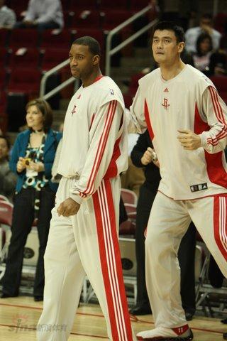 表现“两极分化”：回顾萨利巴上一次对阵拜仁的表现（攻守表现两极：重温萨利巴上次对阵拜仁的发挥）