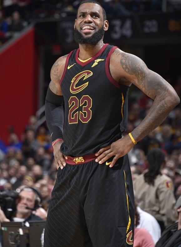 内马尔近3场4球1助攻帮助桑托斯成功保级，并拿到南球杯资格（内马尔近3战4球1助，助桑托斯完成保级并锁定南球杯席位）